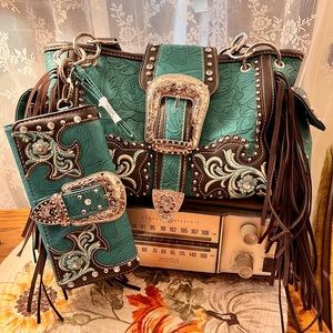 Beautiful American bling by Montana west bag!